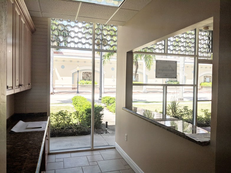More Photos Of 2161 Mcgregor Blvd, Fort Myers Office For Sale