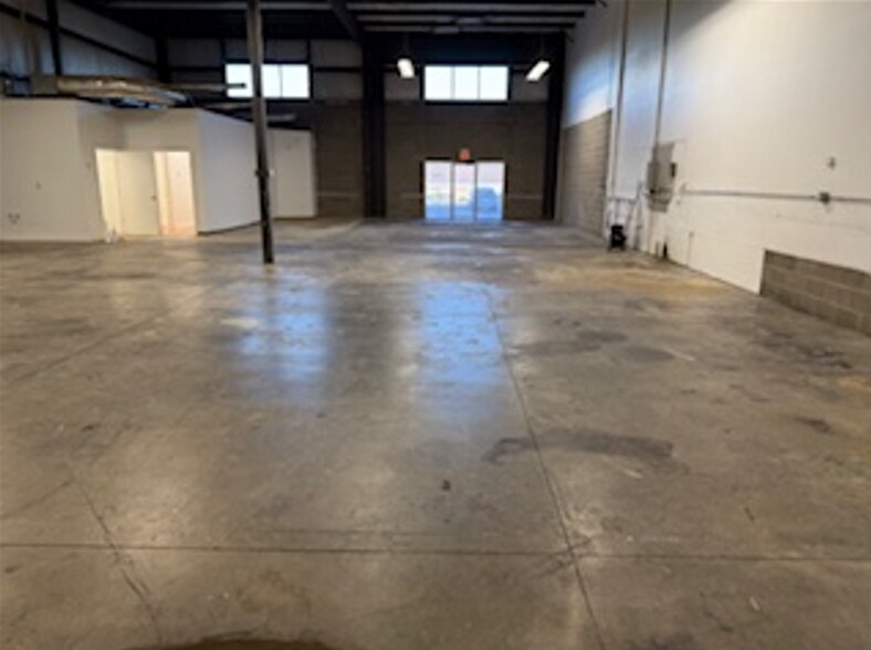 More Photos Of 7701-7711 Affinity Dr, Cincinnati Light Distribution For Lease