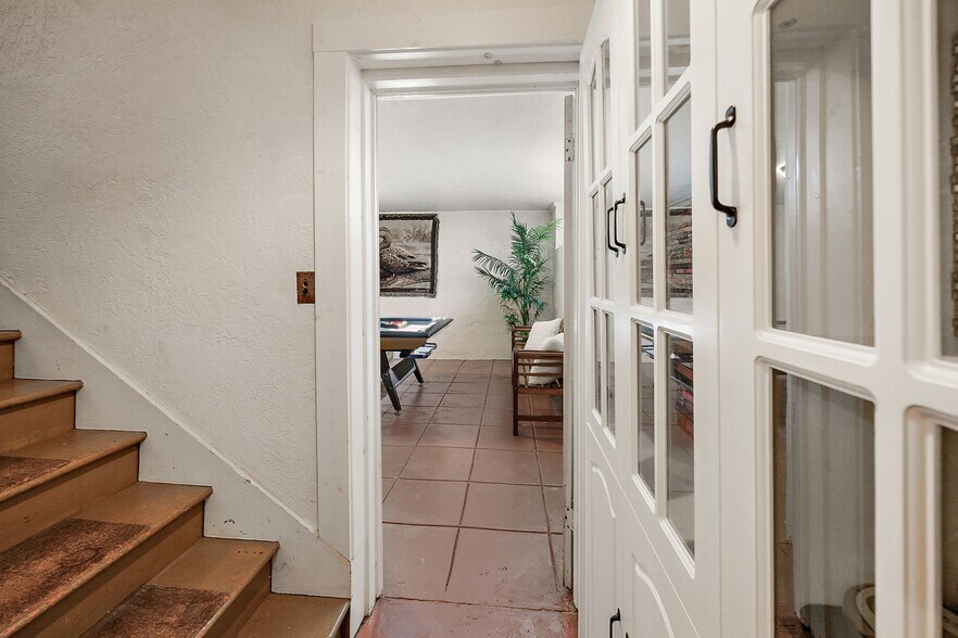 More Photos Of 2336 Table Rock Rd, Medford Freestanding For Sale