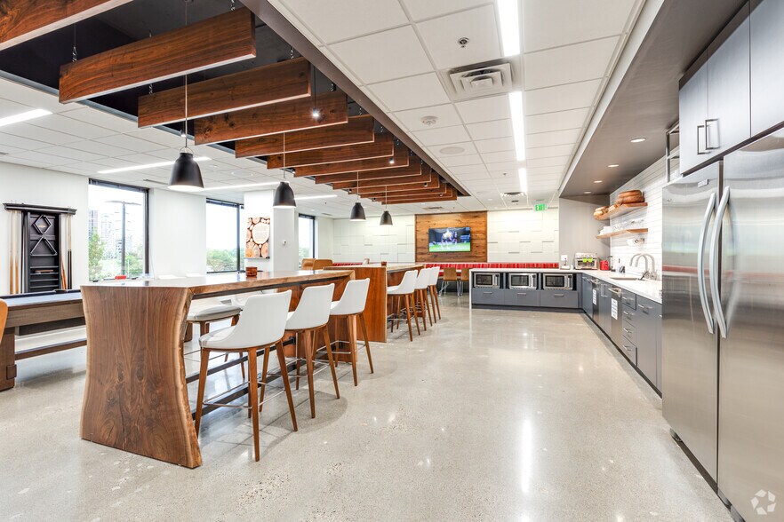 More Photos Of 3600 American Blvd W, Bloomington Office For Lease
