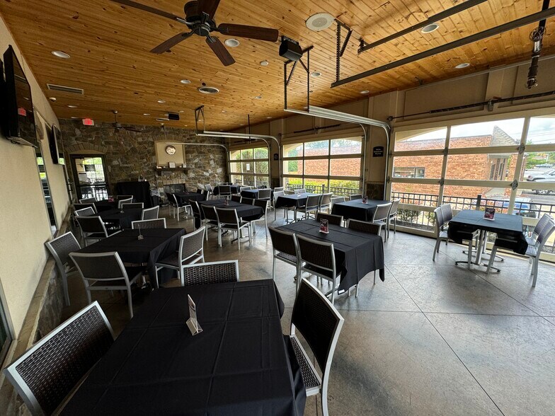 More Photos Of 9620 Old Johnnycake Ridge Rd, Mentor Restaurant For Lease