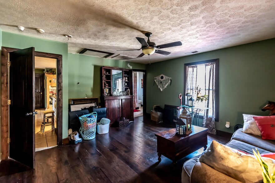 More Photos Of 5527 Oregonia Rd, Oregonia Restaurant For Sale