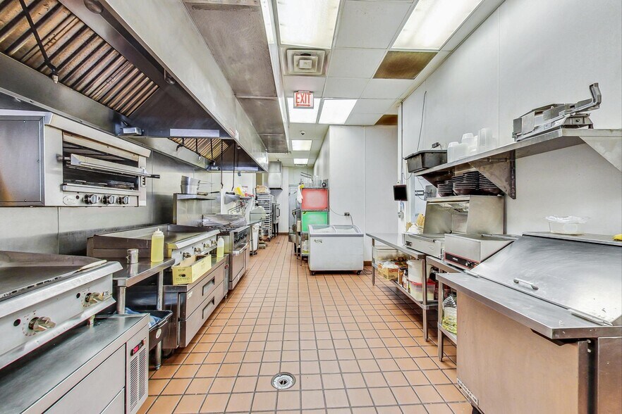More Photos Of 1359 N Milwaukee Ave, Chicago Restaurant For Sale