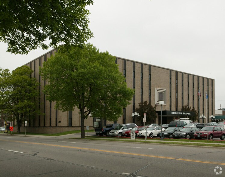 More Photos Of 2021 E Hennepin Ave, Minneapolis Office For Sale