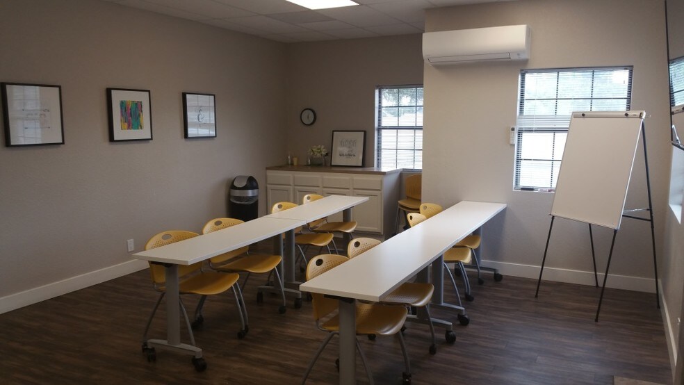 More Photos Of 2345 S Alma School Rd, Mesa Office For Lease