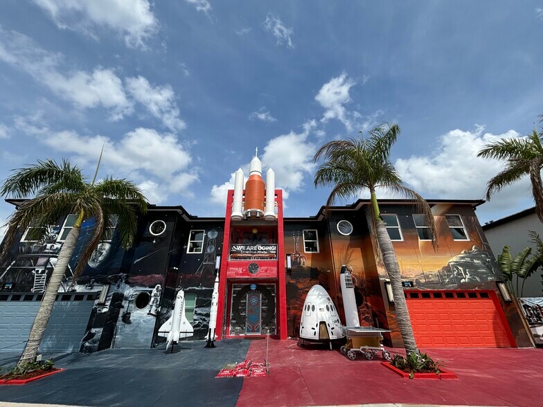 More Photos Of 1015 Fantasy Dr, Davenport Specialty For Sale