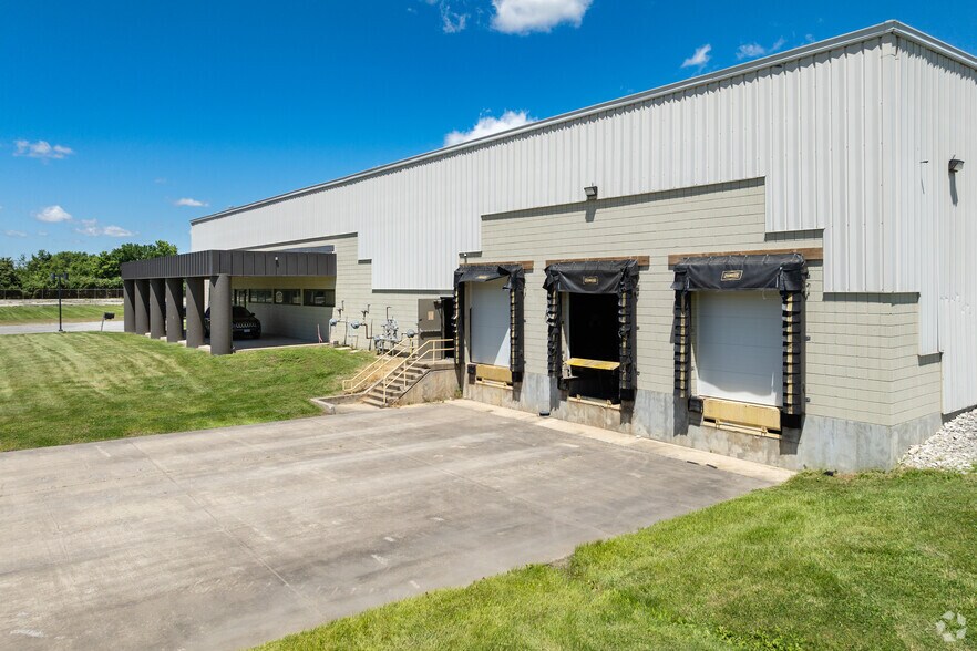 More Photos Of 823 Aaron Pky, Centralia Manufacturing For Sale