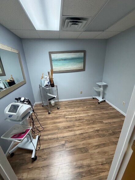 More Photos Of 204-208 S Main St, Manville Medical For Lease