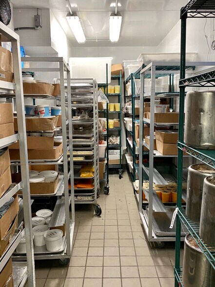 More Photos Of 826 Pico Blvd, Santa Monica Storefront For Sale