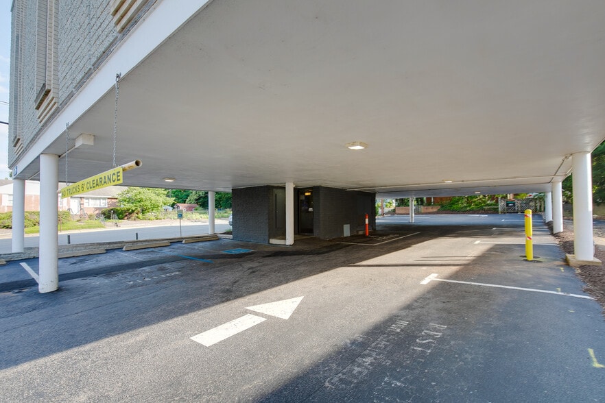 More Photos Of 1506 Staples Mill Rd, Richmond Office For Sale
