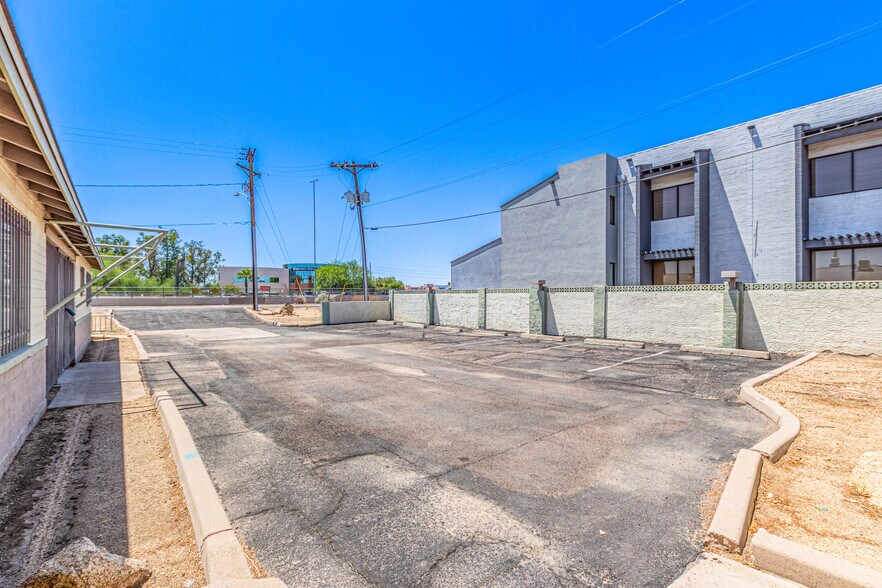 More Photos Of 8545 N Black Canyon Hwy, Phoenix Medical For Sale
