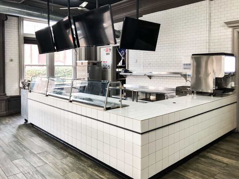 More Photos Of 900 W Franklin St, Richmond Apartments For Lease