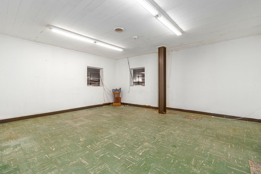 More Photos Of 138 Kamehameha Ave, Hilo Storefront For Sale
