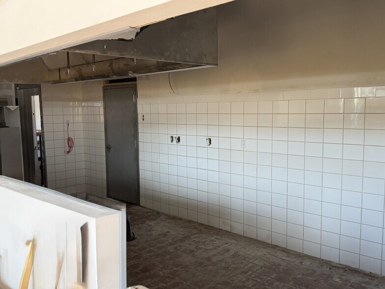 More Photos Of 126 New Canaan Ave, Norwalk Freestanding For Lease