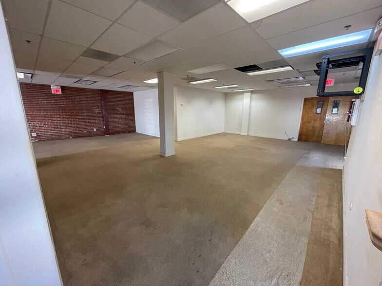 More Photos Of 22427 Meekland Ave, Hayward Self Storage For Lease