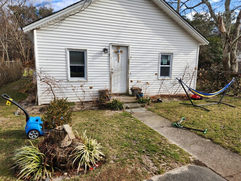 More Photos Of 90 Old Quogue Rd, Riverhead Apartments For Sale