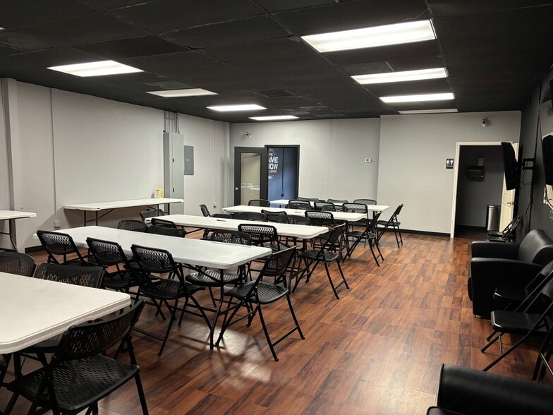 More Photos Of 151 Riverchase Way, Lexington Light Distribution For Lease