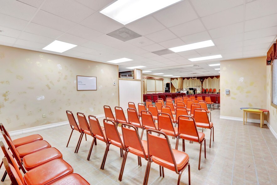 More Photos Of 4050 Westgate Ave, West Palm Beach Showroom For Lease