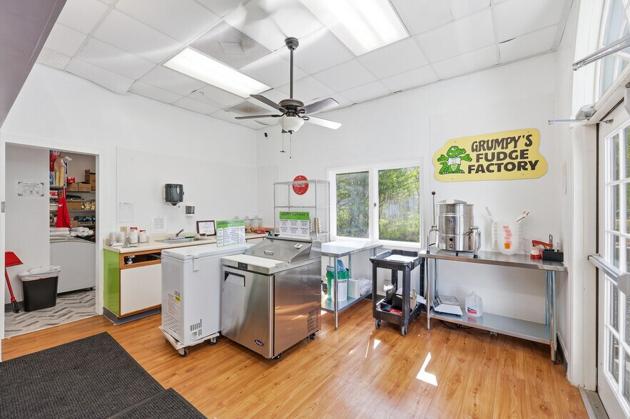 More Photos Of 14319 Ocean Hwy, Pawleys Island General Retail For Sale