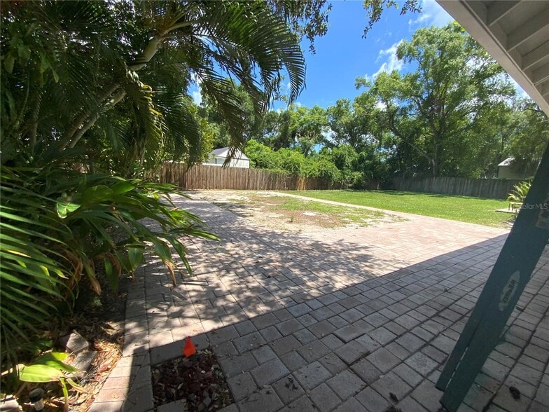 More Photos Of 606 E Oak St, Arcadia Hospitality For Sale