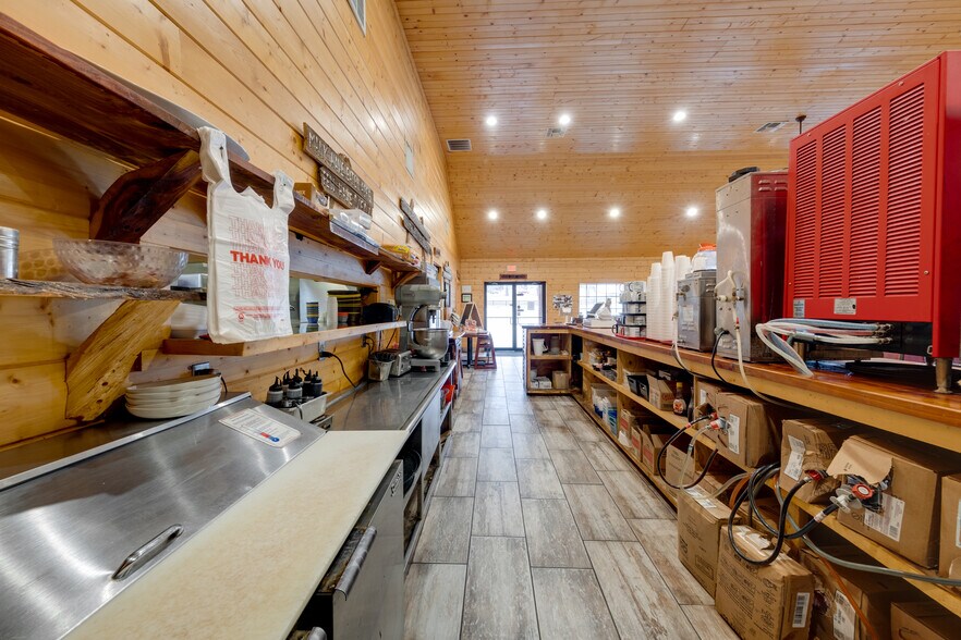More Photos Of 17589 TX-19 Hwy, Montalba General Retail For Sale