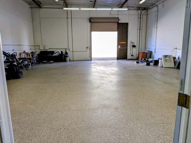 More Photos Of 1537 E McFadden Ave, Santa Ana Manufacturing For Lease