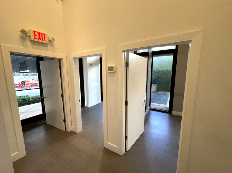 More Photos Of 2020 Ponce De Leon Blvd, Coral Gables Office For Sale