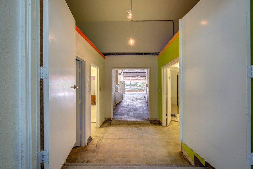 More Photos Of 1213 Washington St, Commerce Storefront Retail Office For Sale