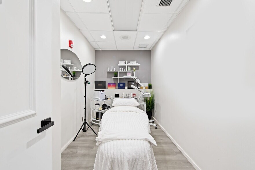 More Photos Of 825-875 Meadows Rd, Boca Raton Medical For Lease