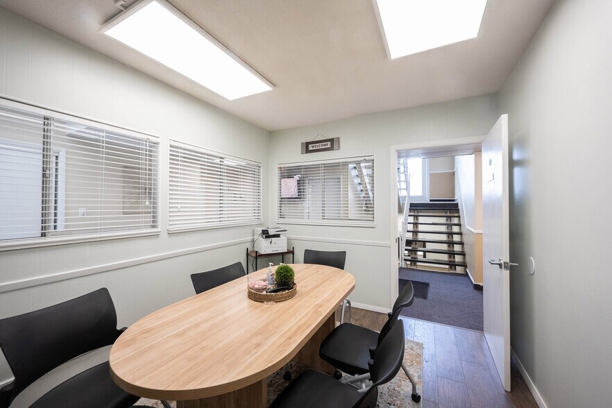 More Photos Of 5555 N Tacoma Ave, Indianapolis Office For Lease