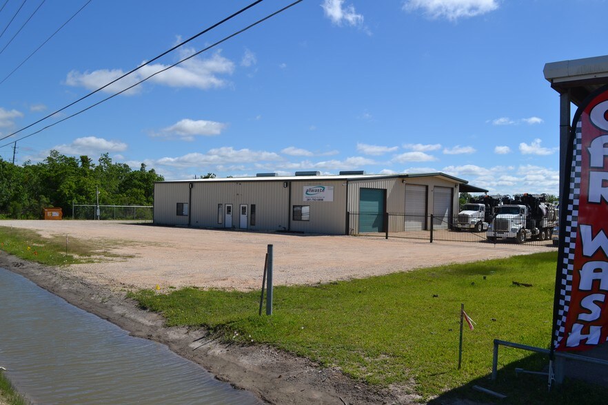 More Photos Of 7020 FM 3180 Rd, Baytown Distribution For Sale