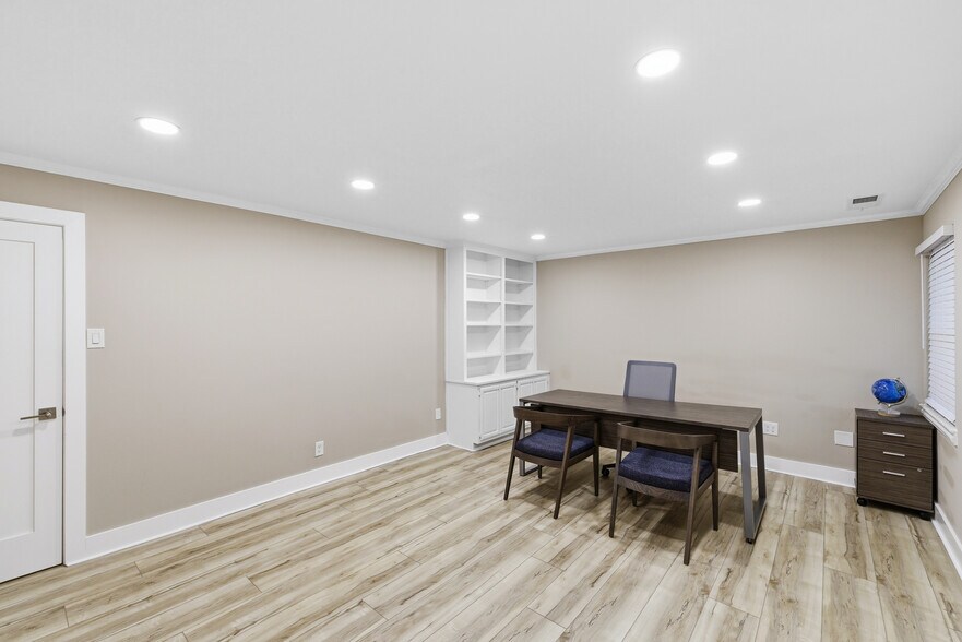 More Photos Of 4651 Roswell Rd NE, Atlanta Medical For Lease