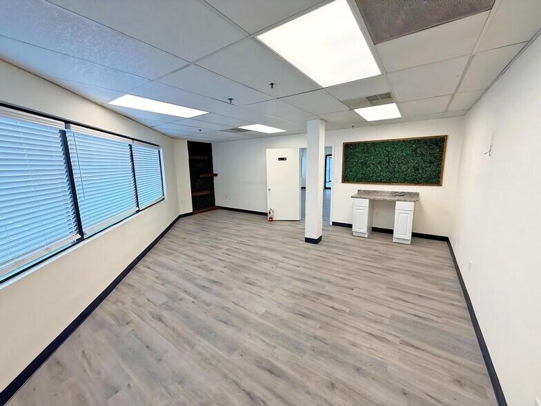 More Photos Of 420-460 Century Blvd, Wilmington Light Distribution For Lease