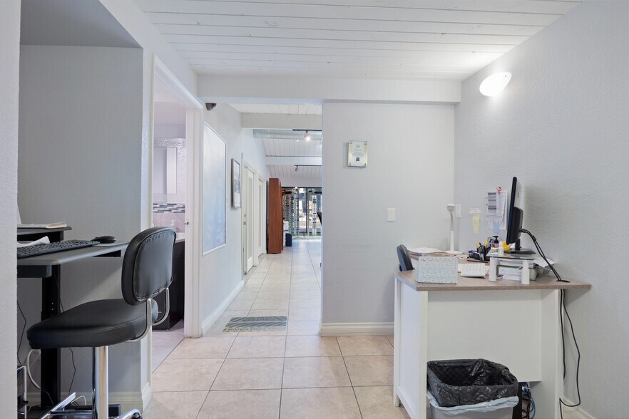 More Photos Of 71956 Magnesia Falls Dr, Rancho Mirage Medical For Sale