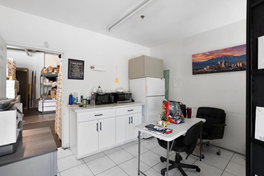 More Photos Of 127-129 S 8th Ave, La Puente Warehouse For Sale