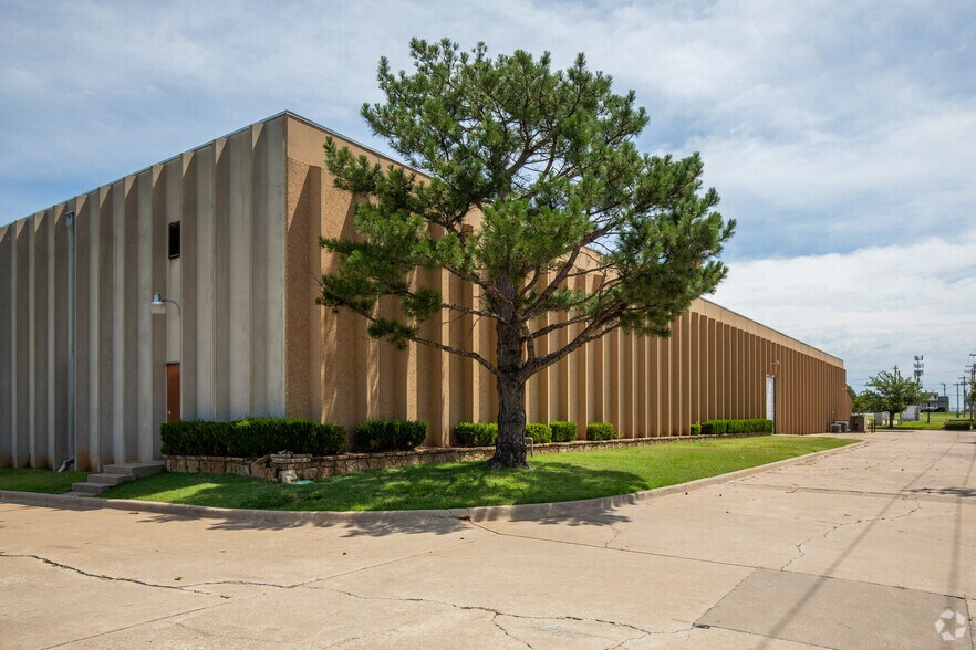 More Photos Of 4601 SW 36th St, Oklahoma City Warehouse For Lease