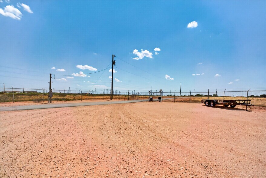 More Photos Of 6708 N County Road 1150, Midland Contractor Storage Yard For Sale