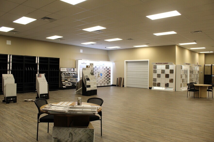 More Photos Of 802 Sanders Ave, Springdale General Retail For Lease