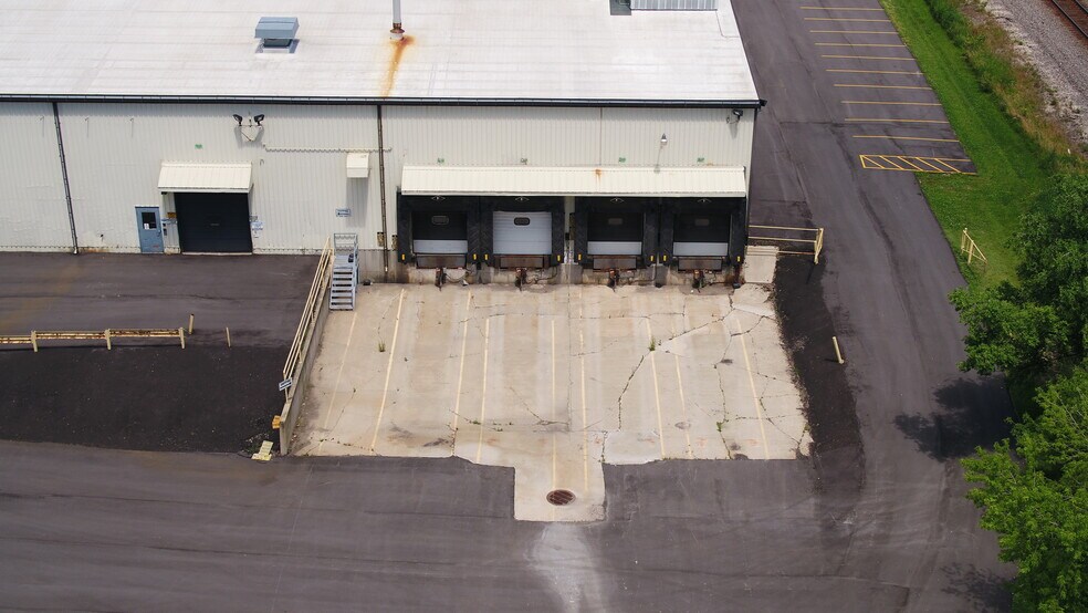 More Photos Of 413 E Murdock Ave, Oshkosh Industrial For Sale