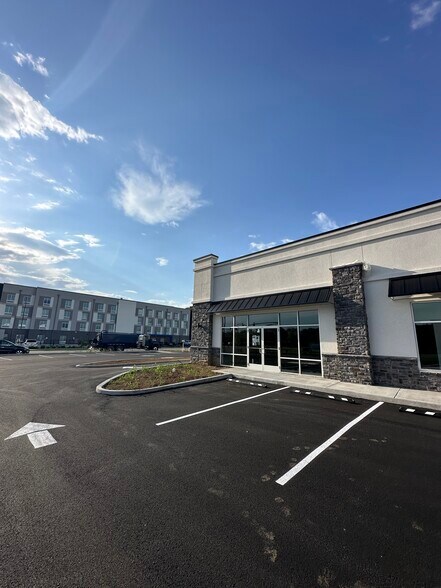 More Photos Of 511 E Brannon Rd, Nicholasville Restaurant For Lease