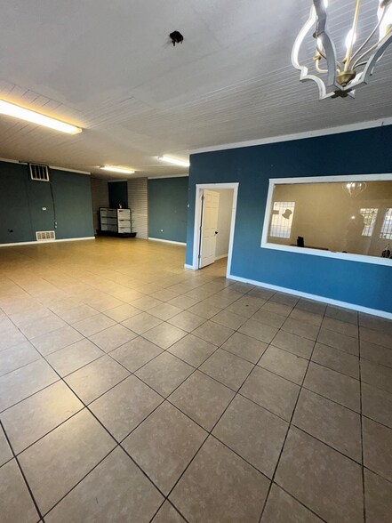 More Photos Of 815 N 3rd St, Lufkin Flex For Sale