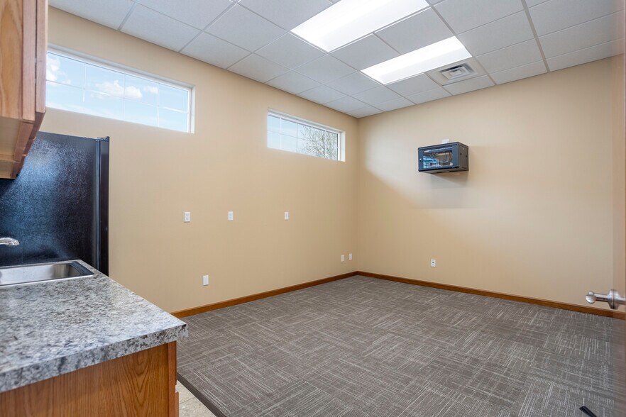 More Photos Of 501 N Quay St, Kennewick Warehouse For Lease