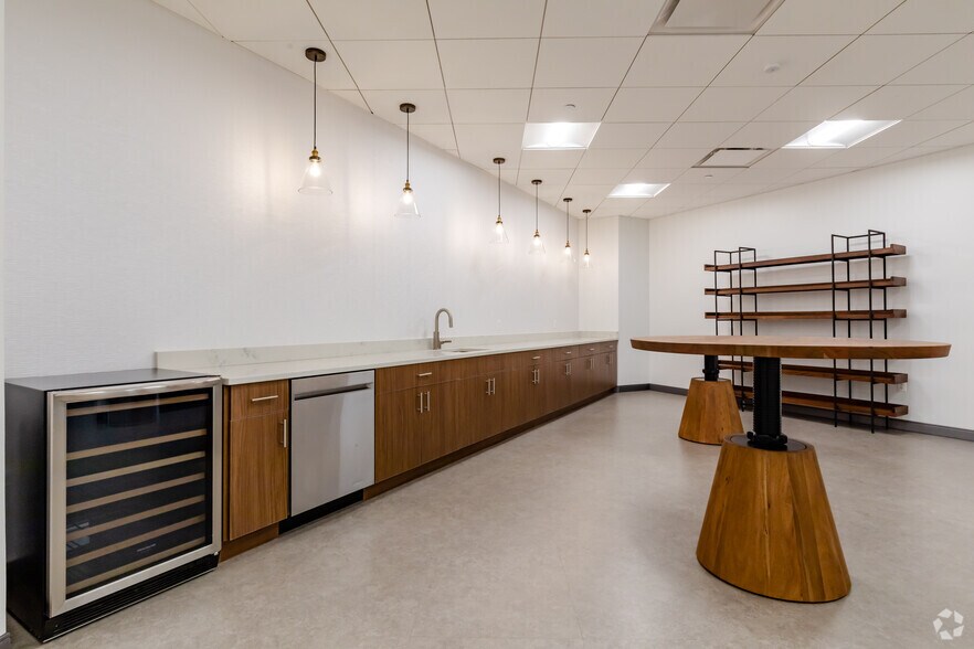 More Photos Of 8770 W Bryn Mawr Ave, Chicago Office For Lease