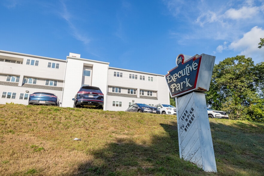 More Photos Of 1538 Turnpike St, North Andover Medical For Sale