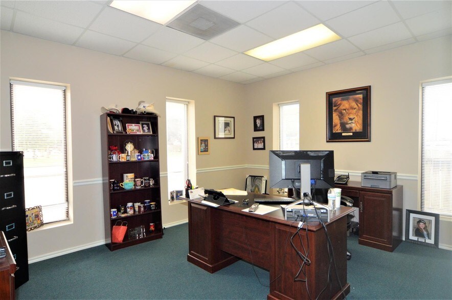 More Photos Of 4909 W Pasadena Blvd, Deer Park Office For Sale