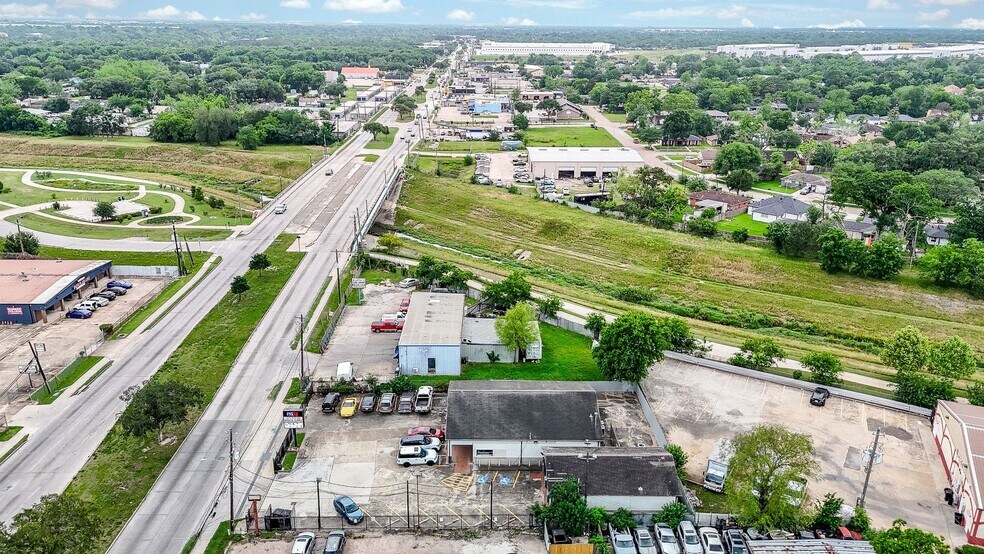 Primary Photo Of 14206 S Post Oak Rd, Houston General Retail For Sale