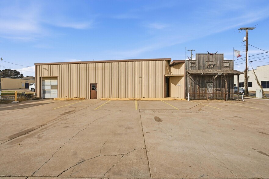 More Photos Of 1801 Franklin Ave, Waco Flex For Sale