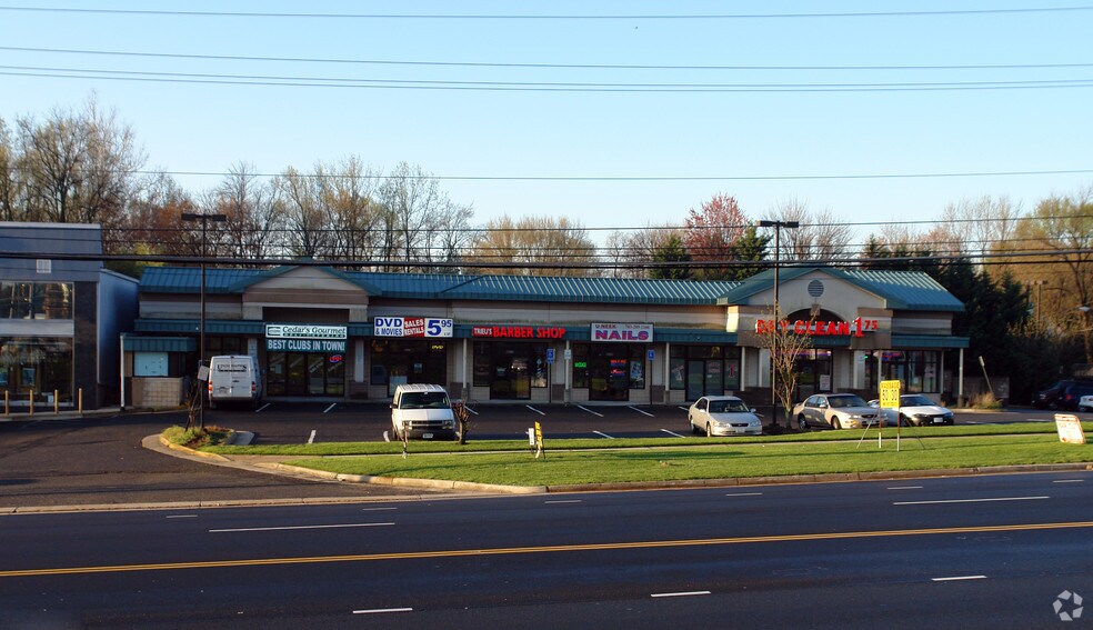 Primary Photo Of 8621-8629 Lee Hwy, Fairfax Freestanding For Lease