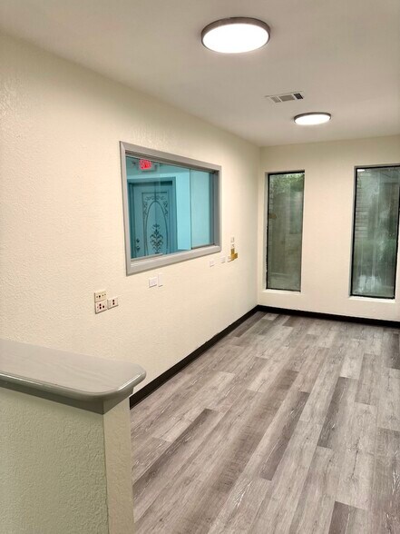 More Photos Of 2095 W Main St, League City Medical For Lease