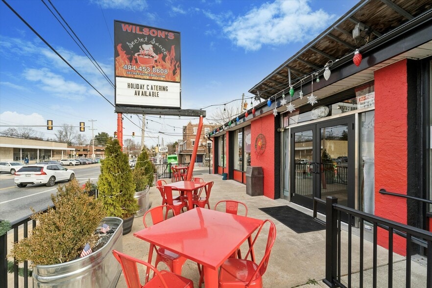 More Photos Of 265 E Township Line Rd, Upper Darby Restaurant For Sale